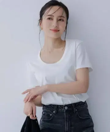 아뉴앙스 실크 터치 코튼 U넥 티