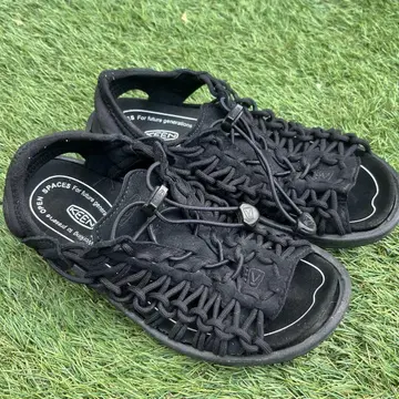 KEEN 블랙 스포츠 샌들 24cm