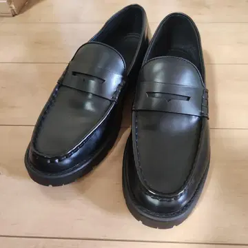 ZARA 가죽 로퍼