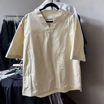 JIL SANDER 크림색 V넥 반팔 셔츠