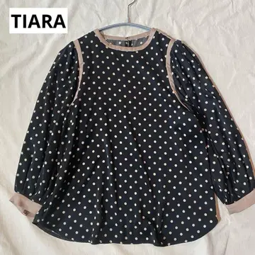 TIARA 피치 새틴 도트 프린트 바이컬러 블라우스 블랙 베이지