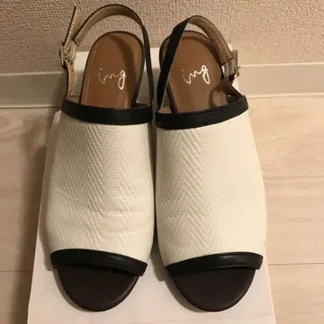 새상품급 천연 가죽 ing 모노톤 샌들 펌프스