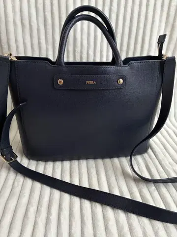 새상품급 FURLA 네이비 계열 숄더백 핸드백 2way 훌라