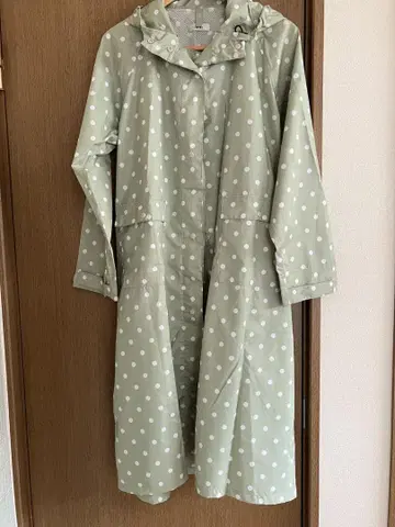 민트 그린 물방울 무늬 레인코트