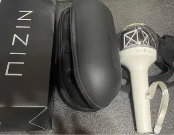 하자품 NIZIU 응원봉 화이트 케이스 포함