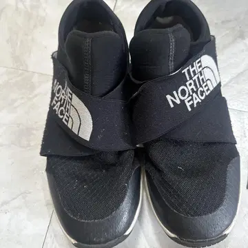 THE NORTH FACE 블랙 스니커즈