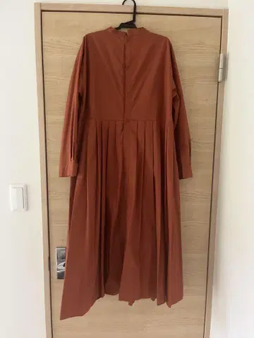오렌지 긴팔 플리츠 원피스