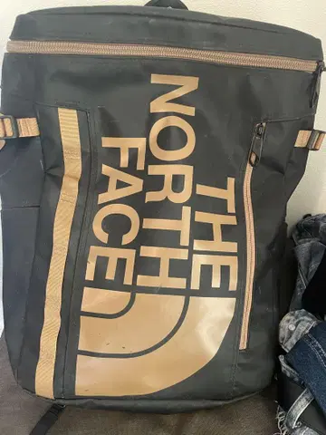 THE NORTH FACE 퓨즈 박스 타입 블랙에 가까운/골드