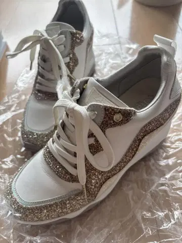 +diana 스니커즈 23.5cm