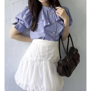 dazzlin 언밸런스 프릴 버튼 블라우스 블루