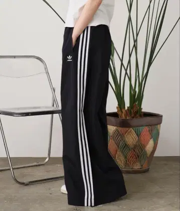 adidas 아디다스 OVERSIZED TP 오버사이즈 트랙 팬츠