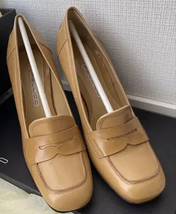 펠리코 힐 펌프스