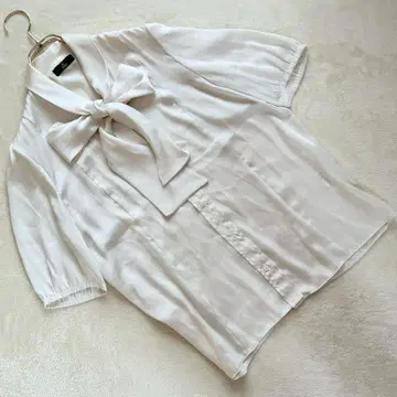 이네드 블라우스 보우타이 리본 광택 원단 화이트 여성용 상의 M