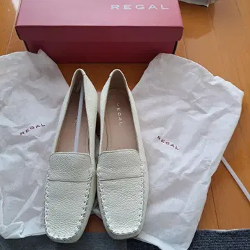 REGAL 화이트 가죽 로퍼 23.5cm