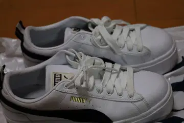 PUMA 통굽 가죽 스니커즈 화이트/블랙
