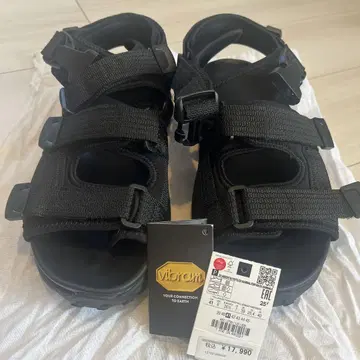 ZARA Vibram 블랙 샌들