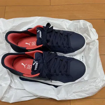 PUMA 네이비/레드 스니커즈