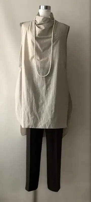 르필 슬리브리스 블라우스 나일론 베이지 롱 기장 새상품 미사용 튜닉