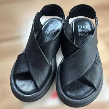 bueno 크로스 벨트 가죽 샌들