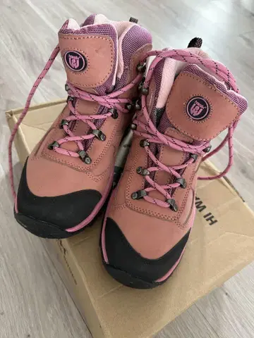 핑크 등산화