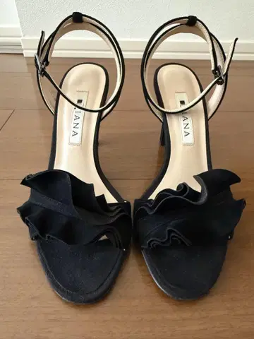 새상품급. DIANA 프릴 블랙 샌들 22cm