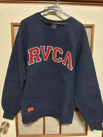 RVCA 네이비 크루넥 트레이닝복