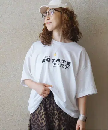 새상품 시착만 한 저널 스탠다드 럭스 프린트 티셔츠 (ROTATE)