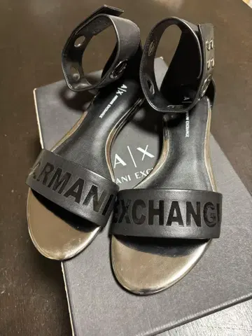 Armani Exchange 블랙 샌들