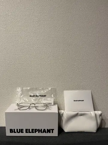 BLUE ELEPHANT SATTLE 안경 실버 크리스탈