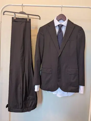 투모로우랜드 Zegna 스트라이프 수트