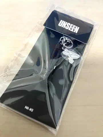 ENHYPEN UNSEEN 전시회 마이크 키링 니키