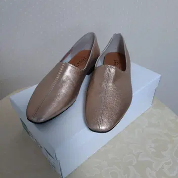 쿠리 라보키고시 가죽 플랫슈즈 골드 22.5cm 경량