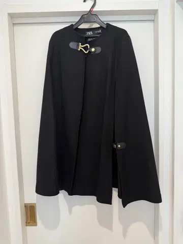 ZARA 블랙 케이프 코트 Manteco