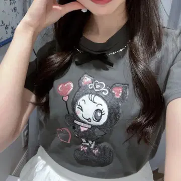 새상품급 에블린 데빌리 베리에쨩 티셔츠 비쥬 자수 메조피아노