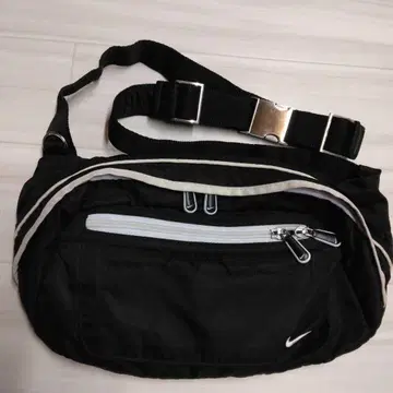NIKE 블랙 바디백
