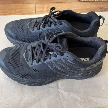 used HOKA 신발