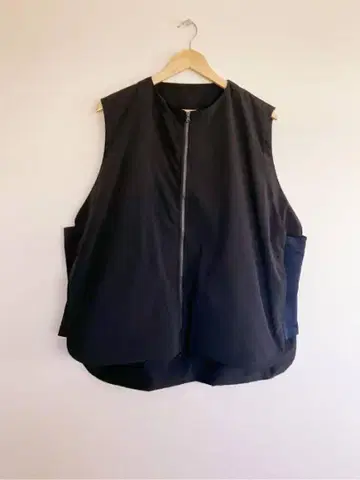 UNTRACE 25ss 지퍼 베스트