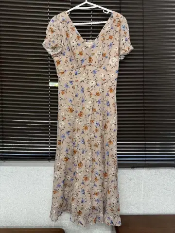 MOUSSY 꽃무늬 반팔 롱 원피스 베이지