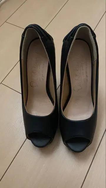 블랙 오픈토 하이힐