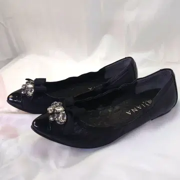 [ DIANA ] 리본 x 비쥬 장식 블랙 플랫슈즈 22.5cm