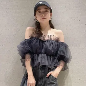 [ snidel ] 볼륨 개더 프릴 오프숄더 블라우스