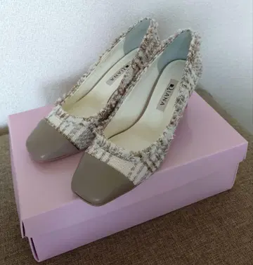 새상품급 DIANA 다이애나 트위드 펌프스 미들힐 23cm