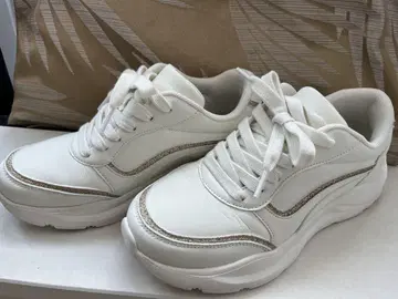 화이트 글리터 라인 스니커즈