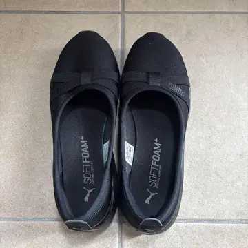 PUMA SOFTFOAM+ 블랙 플랫슈즈