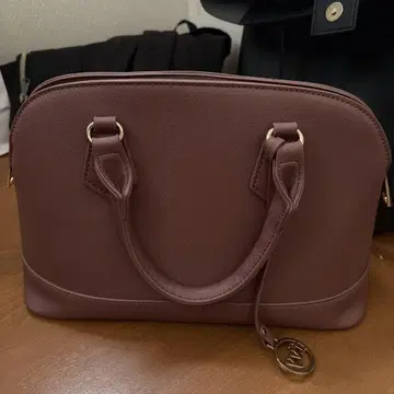 브라운 핸드백 심플한 디자인