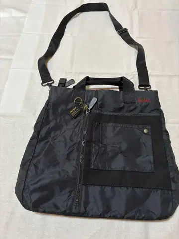 kipling 블랙 숄더백 A4 사이즈 수납 가능