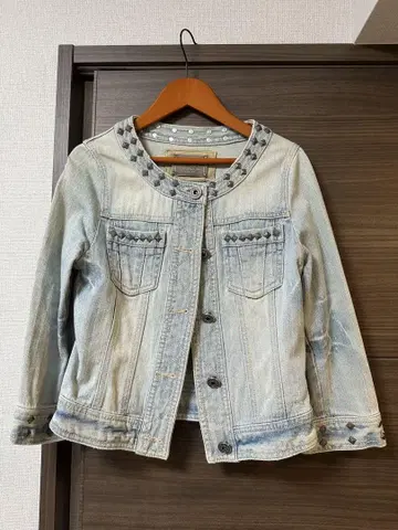 스터드 장식 라이트 블루 데님 자켓