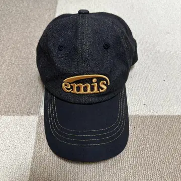 emis 블랙 자수 로고 야구 모자