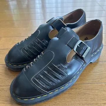 미사용에 가까운 Dr. Martens 블랙 샌들