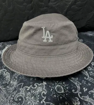 그레이 LA 로고 버킷햇